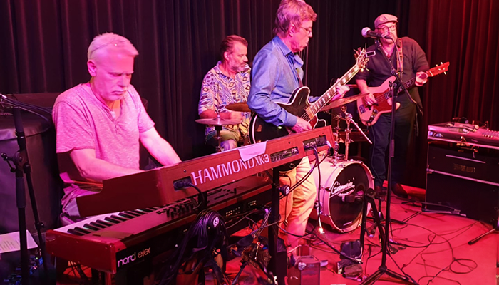 Blues_Container_CD-Cover_KI_tt