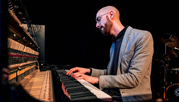 Petersen_Klavier_Farbe-2048x1351_tt